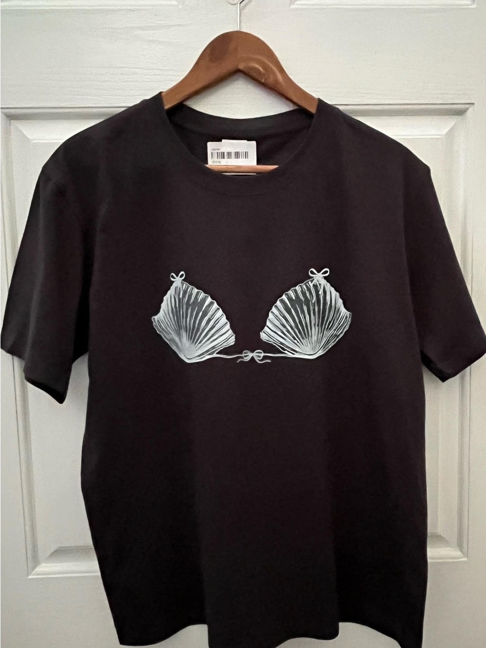 NWT WOMEN'S CHARCOAL GRAY TEE W/WHITE SEASHELL GRAPHIC- LARGE